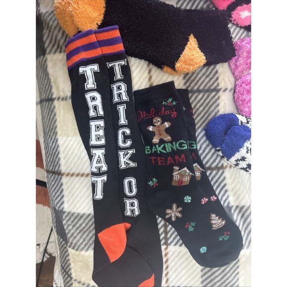 Cozy Sock Bundle – 8 Pair Mixed Styles Fuzzy, Holiday & Crew Socks (Women’s) - Picture 4 of 4